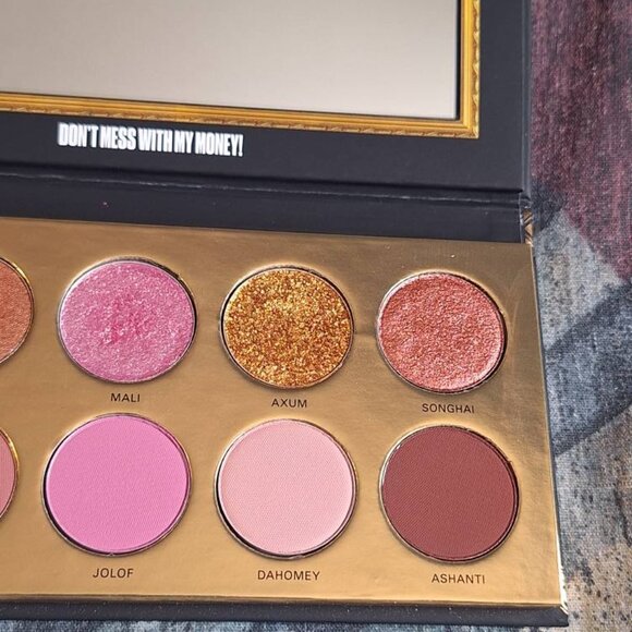 💖 UOMA Beauty – Black Magic “Royal Heritage” Eyeshadow Palette (Swatched) - Picture 3 of 5